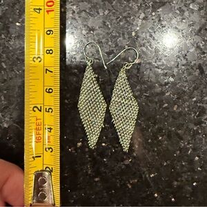 Silver metal chainmail diamond-shaped earrings #costumejewelry